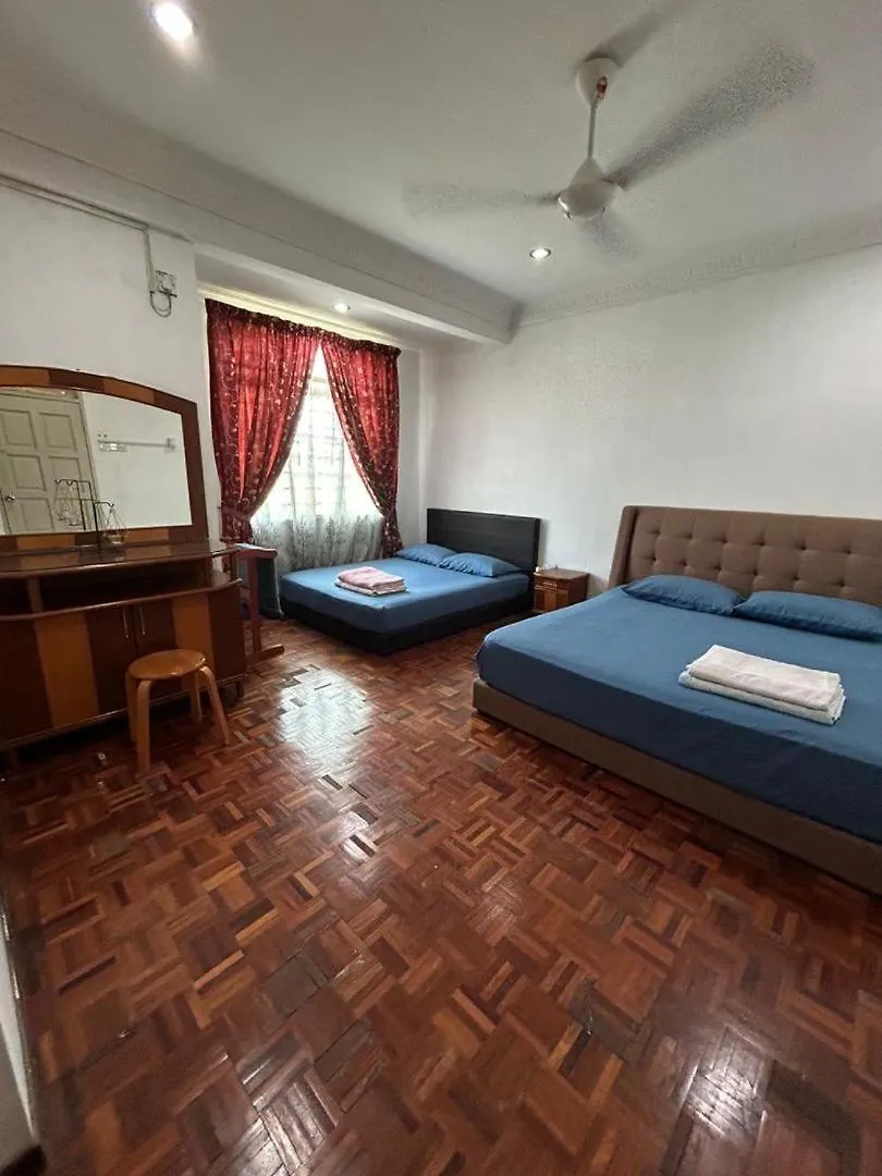 Double Storey Terrace House Perai Ferienhaus